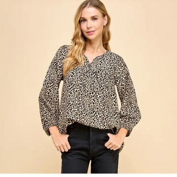 JODIFL Tops - Jodifl Leopard Popover Blouse